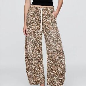 GAP Brown Leopard Print Easy High Waisted Horseshoe (Barrel Jeans size XS Petite